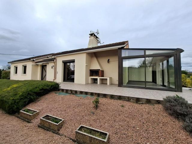 Maison familiale avec dépendance – 144 m² habitables – Terrain 835 m² – La Sauvetat 63730 344 000 euros