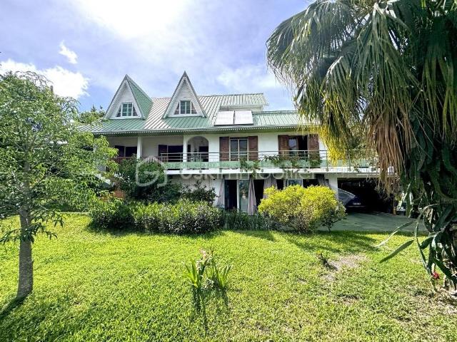 Maison Familiale avec Dépendance à La Possession