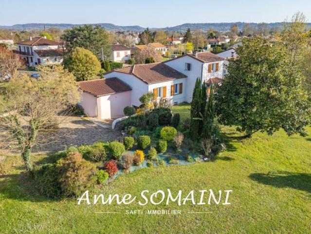 Maison familiale avec dépendance, sous sol et terrain clos