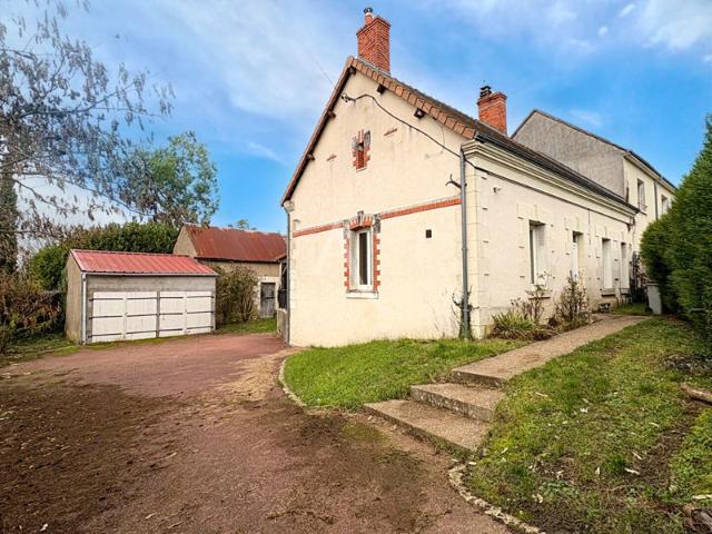 Maison familiale avec dépendances 110 m2 Thésée