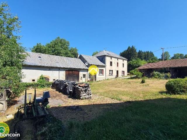 Maison familiale avec dépendances