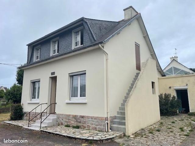Maison familiale avec dépendances et terrain