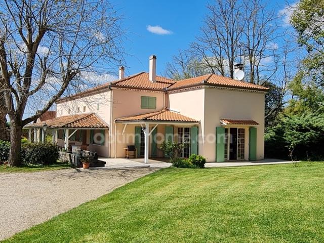 MAISON DE CARACTERE AVEC DEPENDANCES LEDAT 47