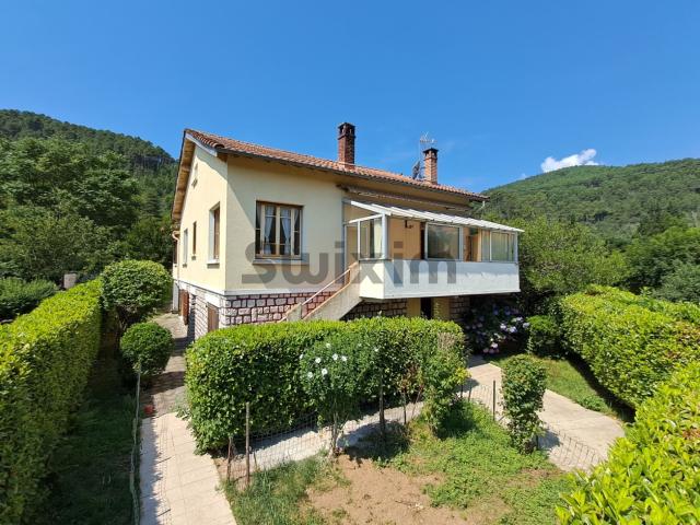 Maison Familiale avec Fort Potentiel à Chamborigaud