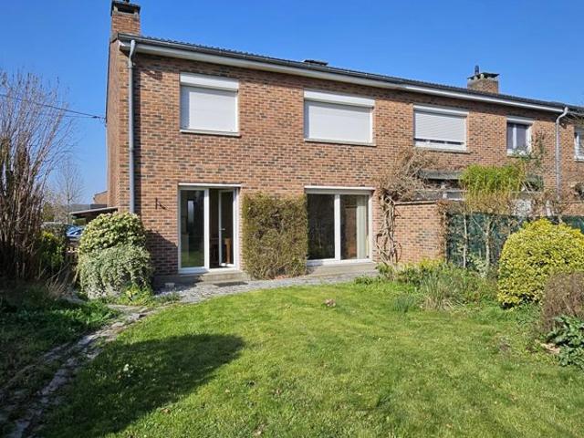 Maison familiale avec jardin à Neuville en Ferrain