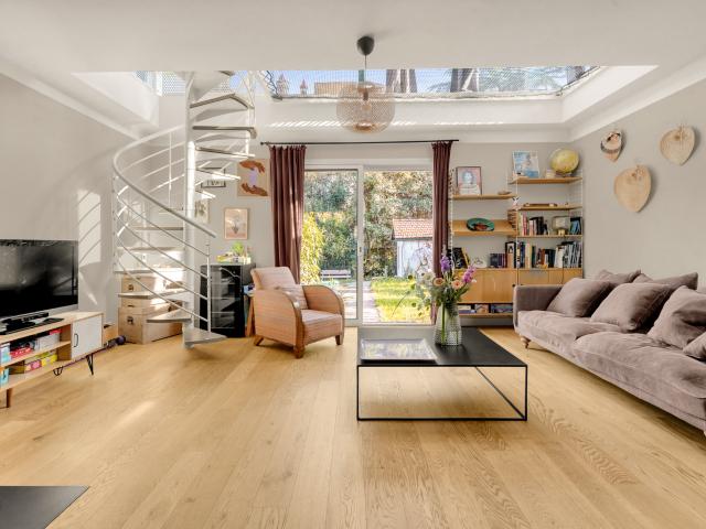 Maison familiale avec jardin et piscine