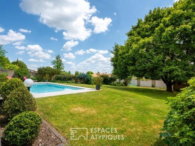Maison familiale avec jardin et piscine, bourg de Vallet