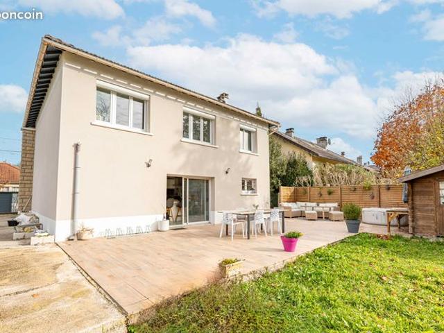 Maison Familiale avec jardin et terrasse