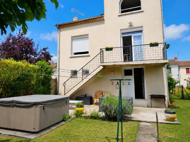 Maison familiale avec jardin, garage et terrasse a pied de t. 130m² Périgueux