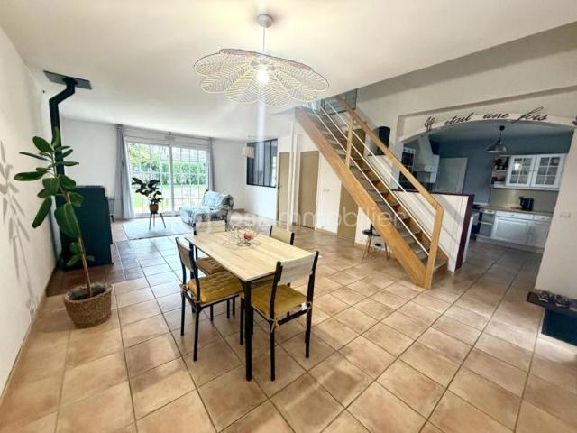 Maison familiale avec jardin – 4 chambres possibles – quartier pavillonnaire calme proche écoles, Carré Sénart