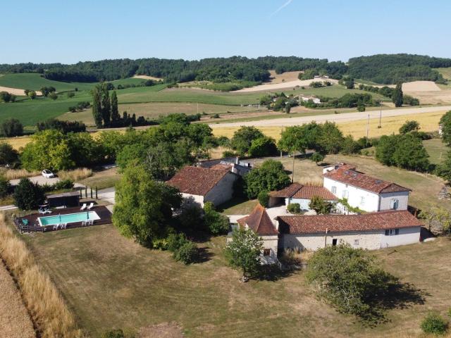 Maison familiale avec maison d'amis et piscine