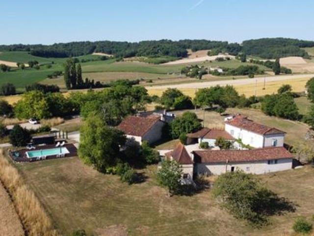 Maison familiale avec maison d'amis & piscine