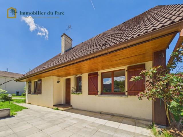 Maison familiale avec sous sol complet et grand terrain à Valentigney