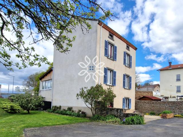 Maison familiale avec sous sol complet et jardin