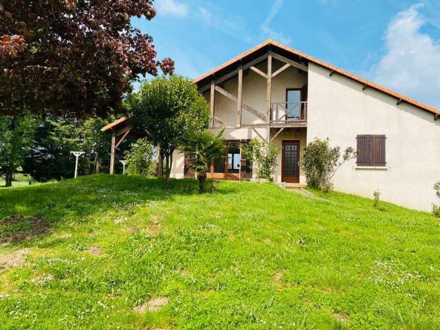Maison familiale avec sous sol amenage sur terrain de 4500m2