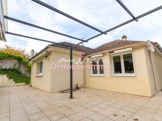 Maison familiale avec sous sol total aménagé, terrasse et balcon