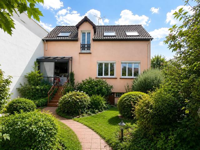 MAISON FAMILIALE AVEC SOUS SOL TOTAL ET APPARTEMENT INDÉPENDANT CHILLY MAZARIN