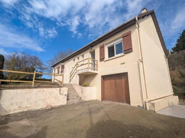 Maison familiale avec sous sol total et grand garage