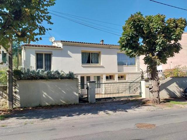 Maison familiale + revenu locatif bien rare au coeur de Jonzac
