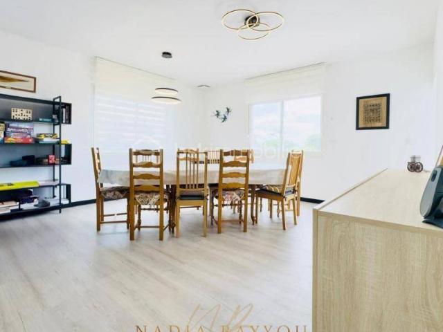 Maison familiale avec studio, vue imprenable et fort potentiel