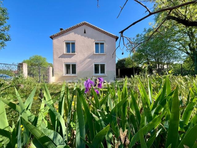 ? Maison familiale avec potentiel évolutif – environnement recherché aux portes d’Uzès
