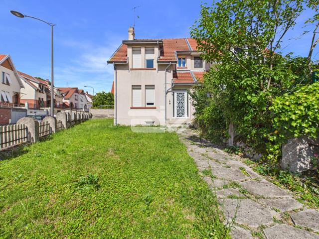 Maison familiale avec possibilité de vie en plain pied, beau potentiel d'aménagement, jardin, grenier 3 fontaines Reims/Neuvillette