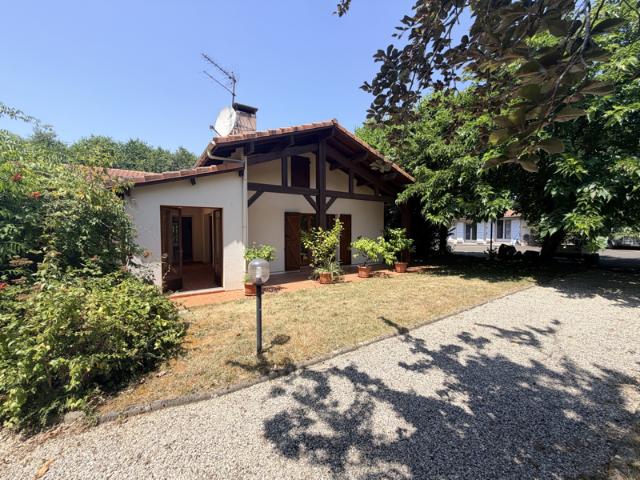 MAISON FAMILIALE AVEC PISCINE