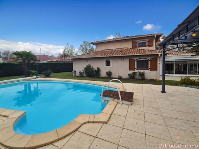 Maison familiale avec piscine