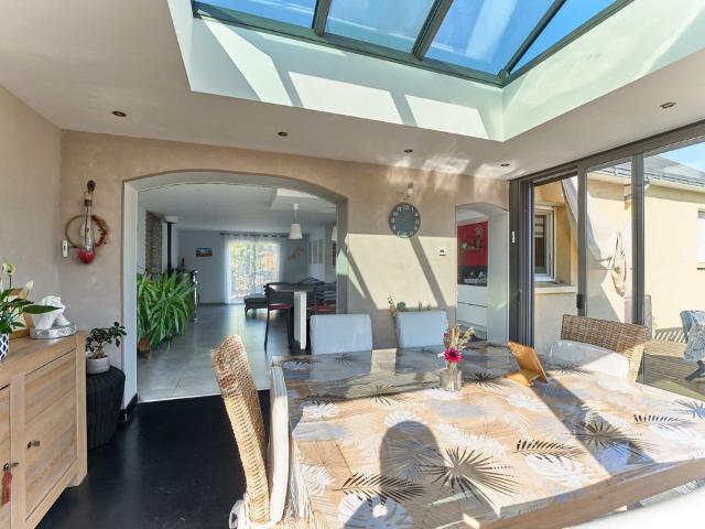 Maison familiale avec piscine 3 chambres + bureau Sous sol