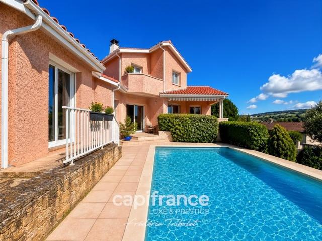 ? Maison familiale avec piscine, vue dégagée et fort potenti. 173m² Châtillon