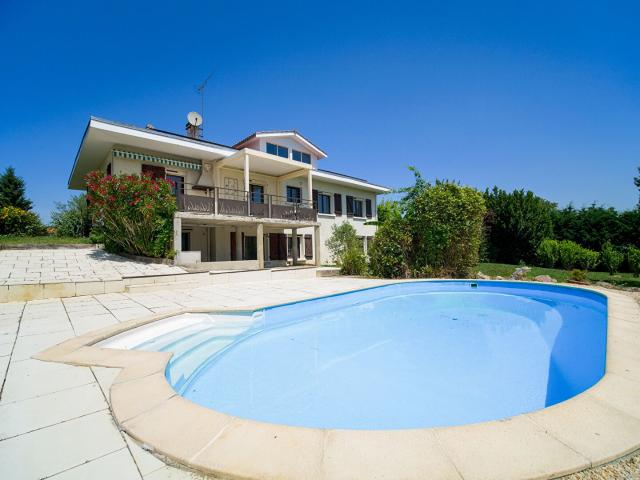 Maison familiale avec piscine à GEAUNE