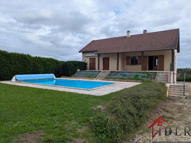 Maison familiale avec piscine à Gray
