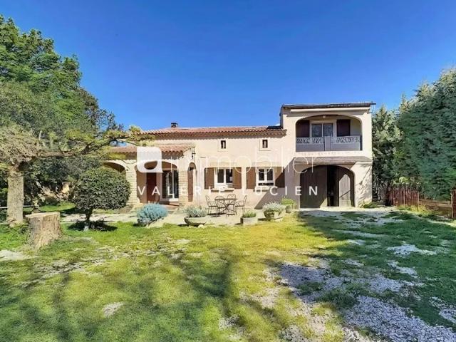 Maison familiale avec piscine à St Rémy De Provence