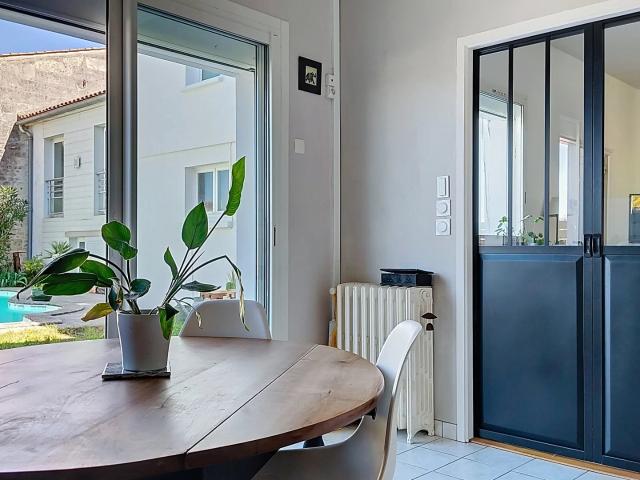 Maison avec piscine en plein centre de Saintes – rare sur le marché