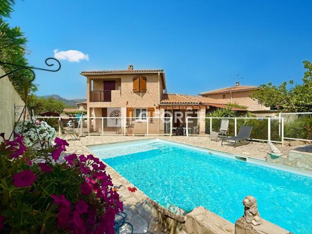 Maison familiale avec piscine, au calme