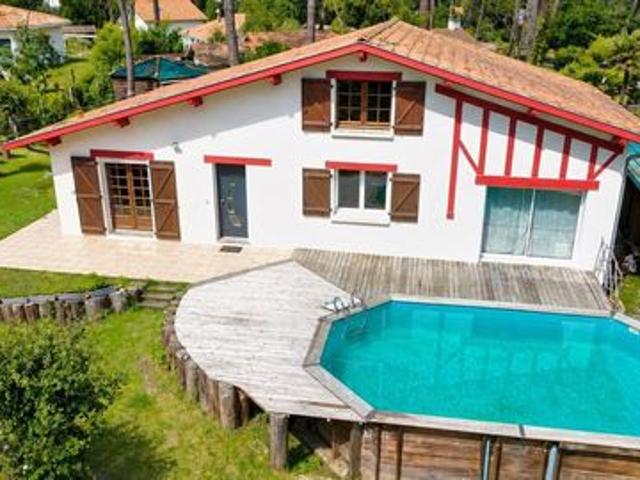 Maison familiale avec piscine au calme