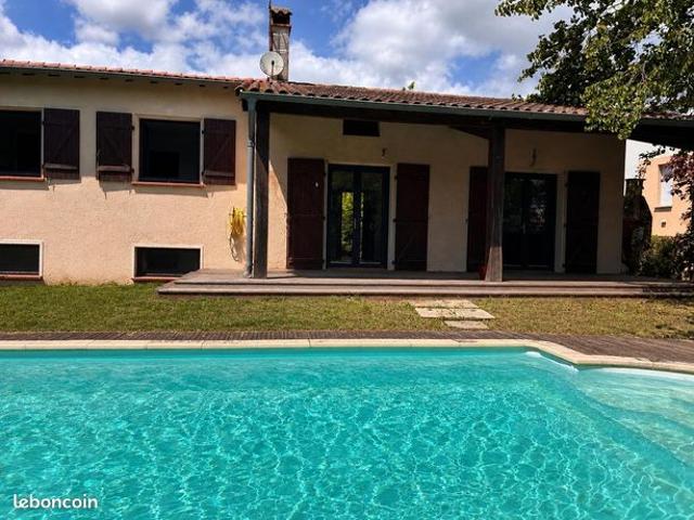 Maison familiale avec piscine au calme proche toutes commodités
