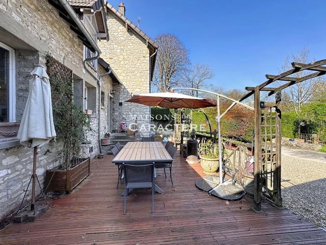 Maison familiale avec piscine chauffée et dépendances