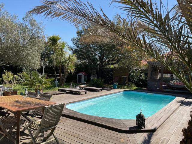Maison avec piscine dans Biscarosse bourg au calme