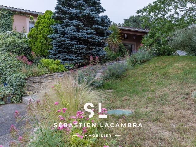 Maison familiale avec piscine, dépendance et vue dégagée Un. 176m² Albi