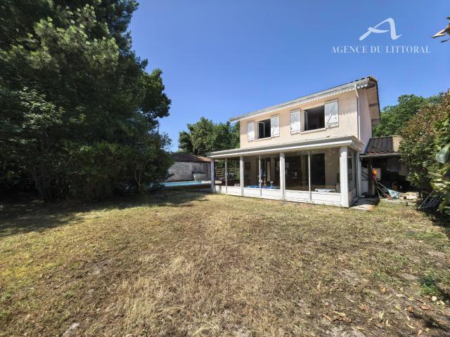 Maison familiale avec piscine et véranda à Lanton