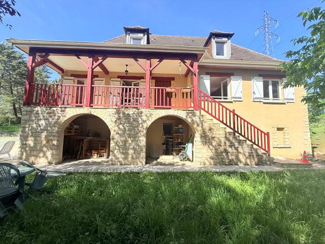 Maison familiale avec piscine et vue dégagée ? Cahors