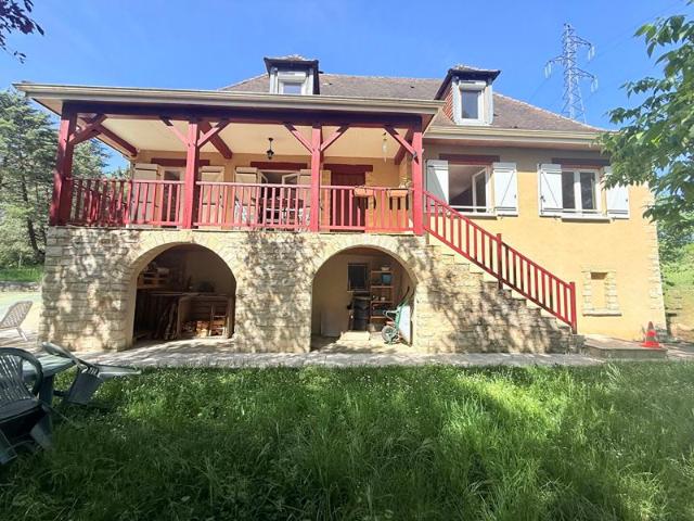 Maison familiale avec piscine et vue dégagée ? Cahors