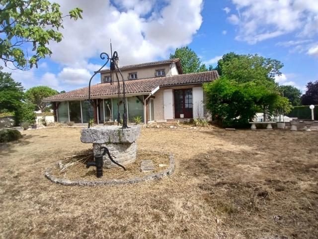 Maison familiale avec piscine et accès rapide Angoulême / Po