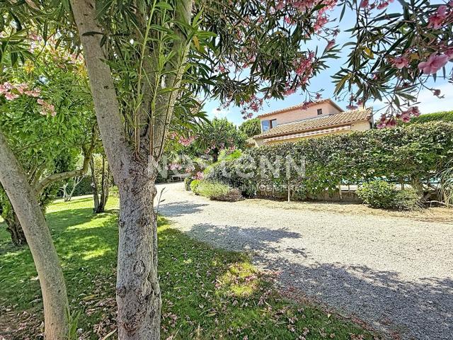 Maison familiale avec piscine et grand terrain à vendre à Gr. 106m² Graveson