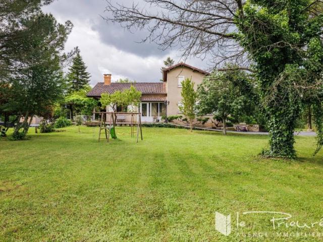 Maison familiale avec piscine et grand terrain arboré sur l'axe Réalmont Graulhet