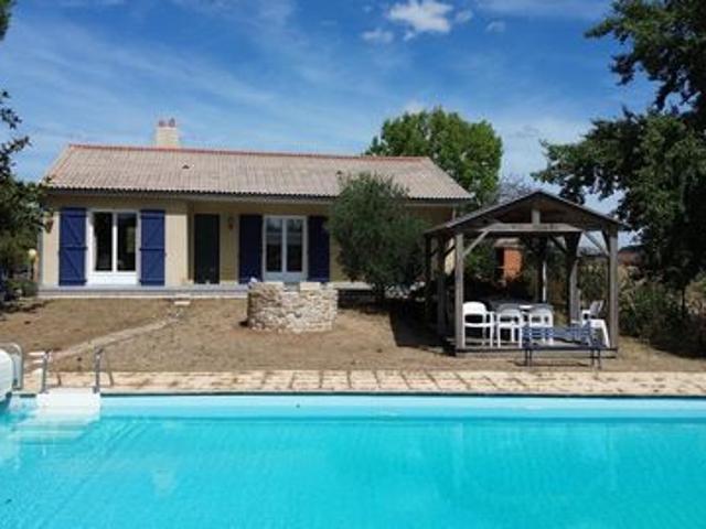 Maison familiale avec piscine et grand terrain