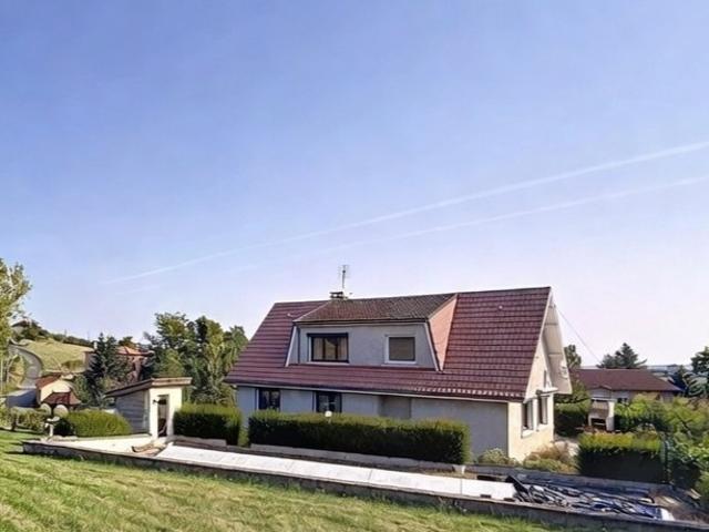Maison familiale avec piscine et grand terrain