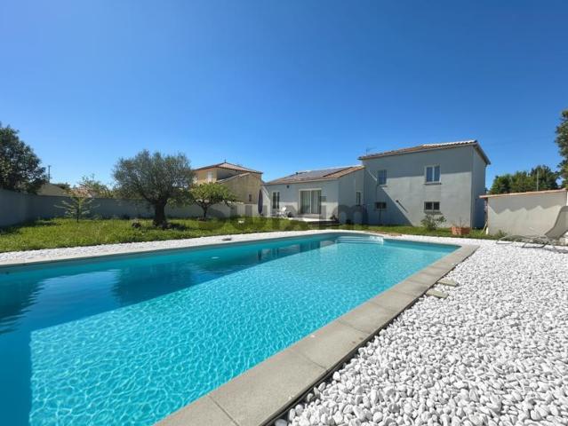 Maison familiale avec piscine et grand garage