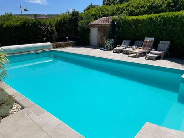 Maison familiale avec piscine et jardin
